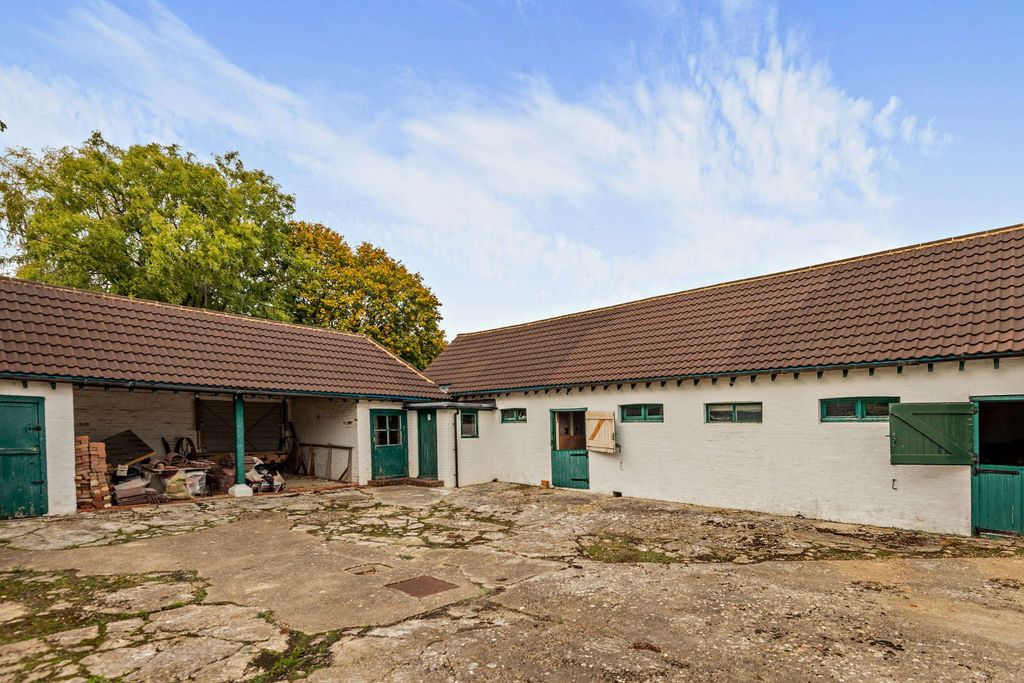 Property photo 2 of 22 Picture No. 12