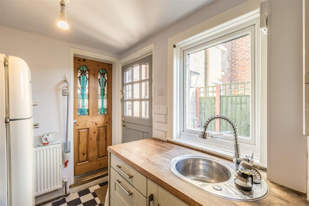 Property photo 3 of 12 8673231-Interior10.Jpg