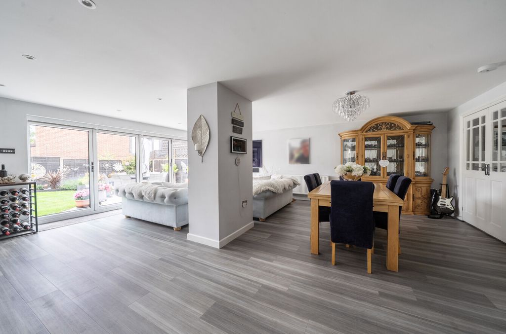 Property photo 3 of 25 1477235-19-6A2Af7...