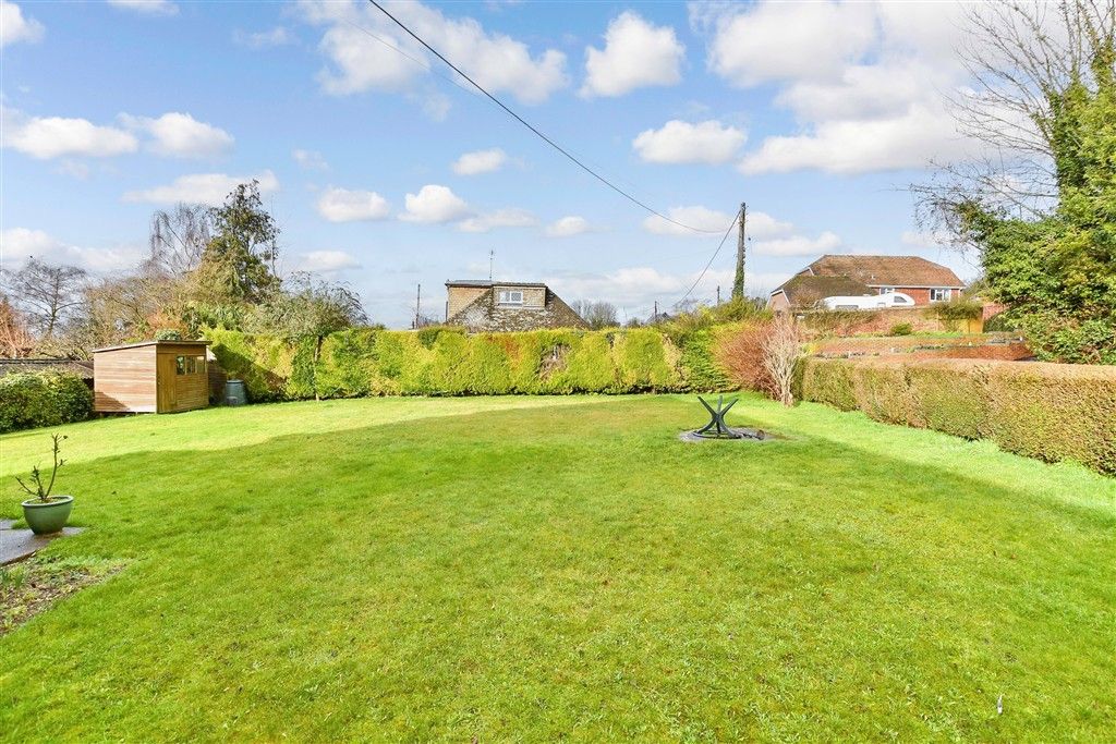 Property photo 2 of 12 Side Garden