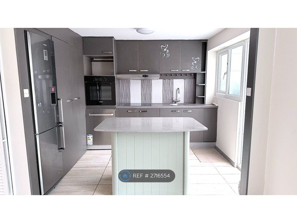 Property photo 2 of 17 Kitchen