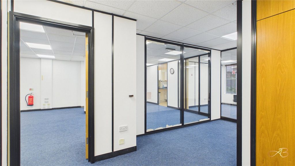 Property photo 3 of 7 Picture No. 10