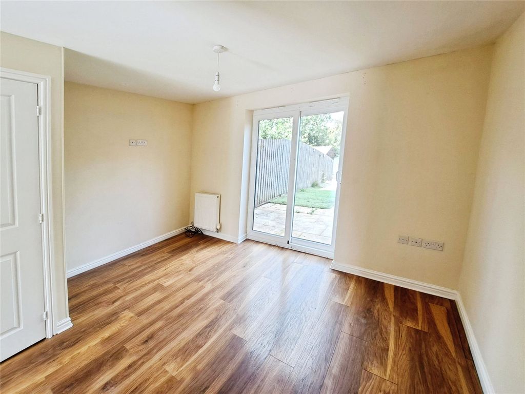 Property photo 3 of 8 Lounge