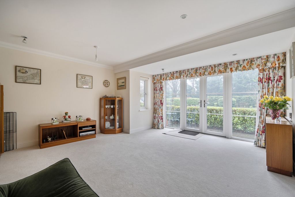 Property photo 3 of 20 1396730-11-695Fb6...