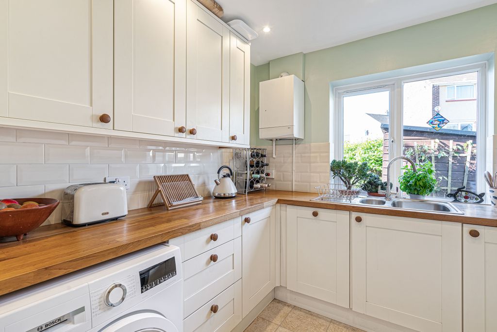 Property photo 2 of 19 Kitchen