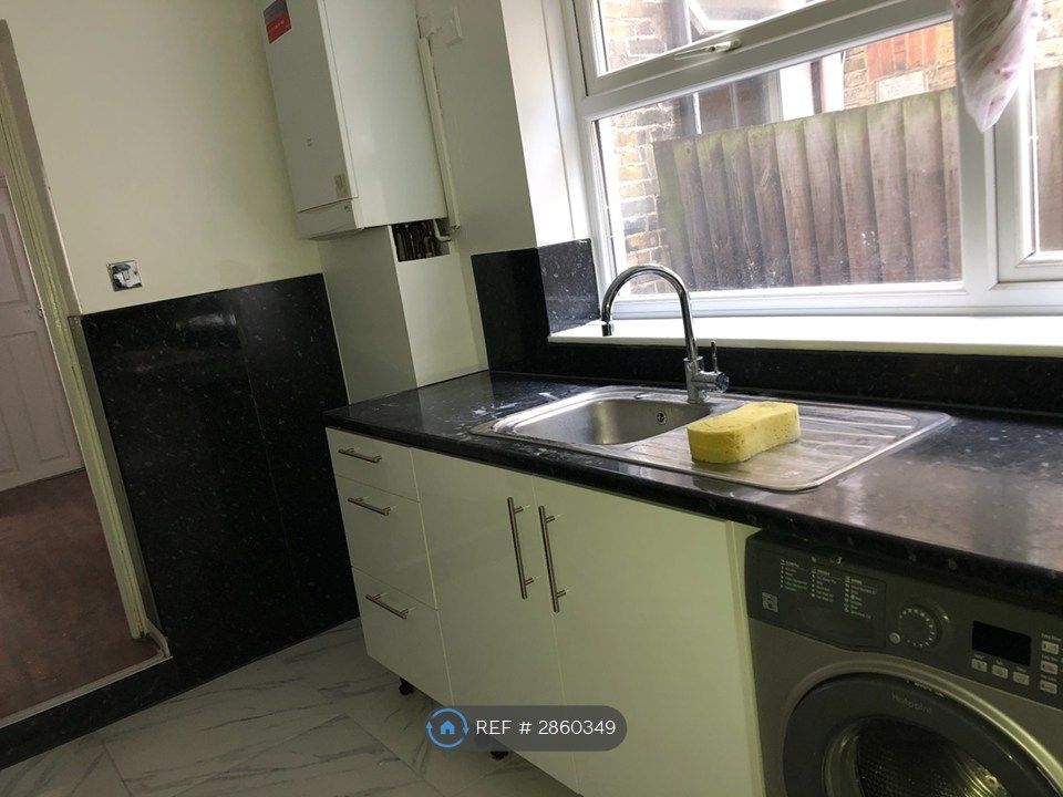 Property photo 1 of 6 Kitchen