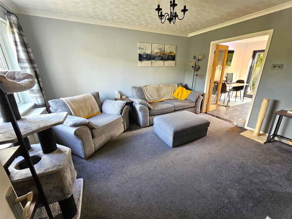 Property photo 2 of 22 Sitting Room.Jpg