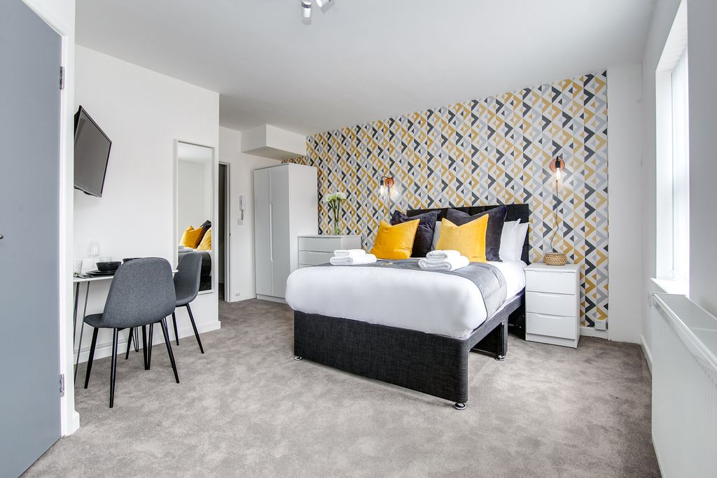 Property photo 3 of 11 Stunning Studios