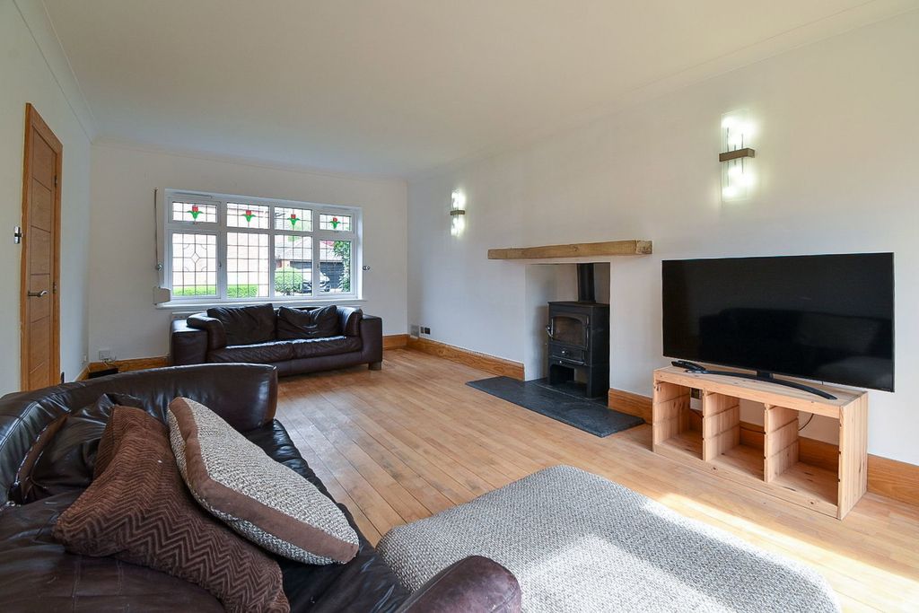 Property photo 3 of 28