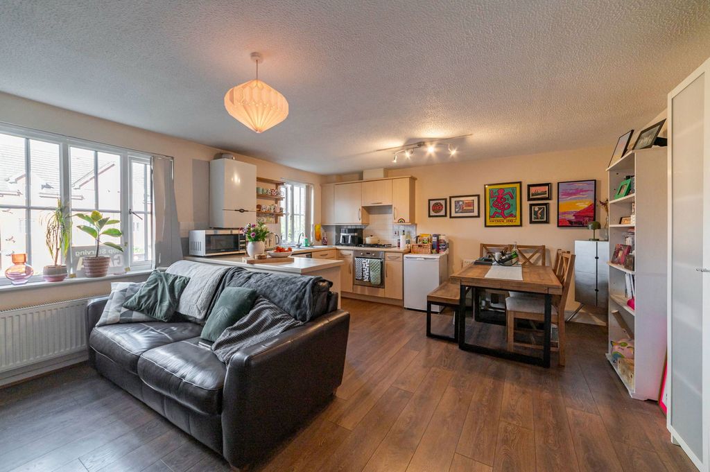 Property photo 3 of 14