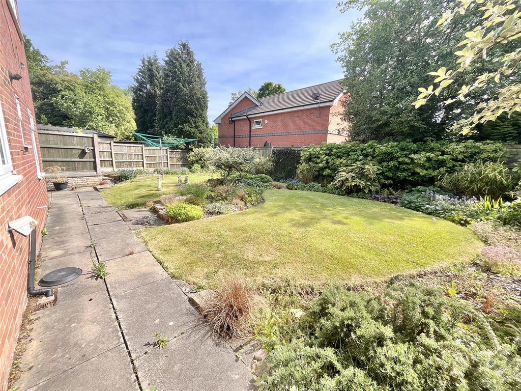 Property photo 2 of 21