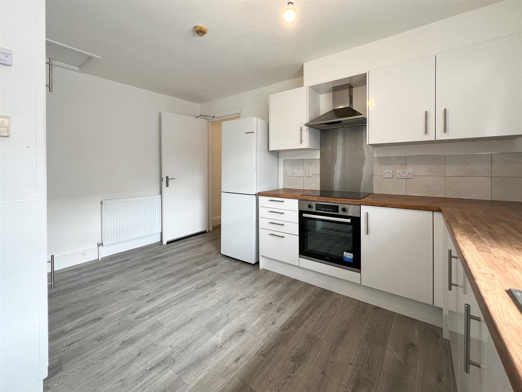 Property photo 3 of 18 3 Sam Webbs-03.Jpg
