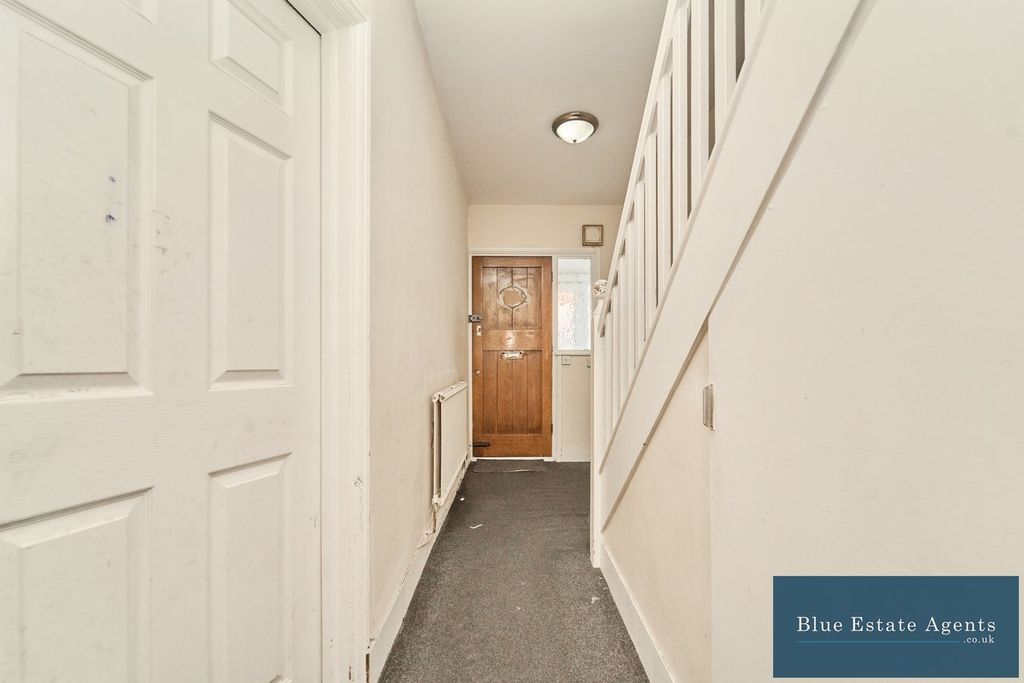 Property photo 3 of 29 Entrance