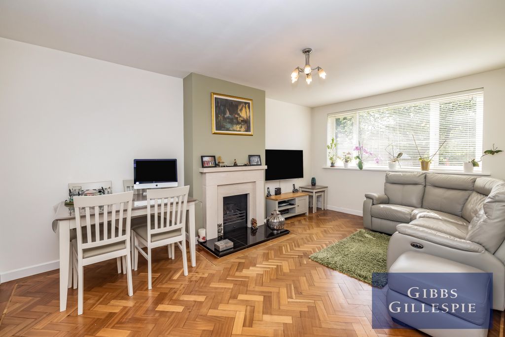 Property photo 3 of 9 3