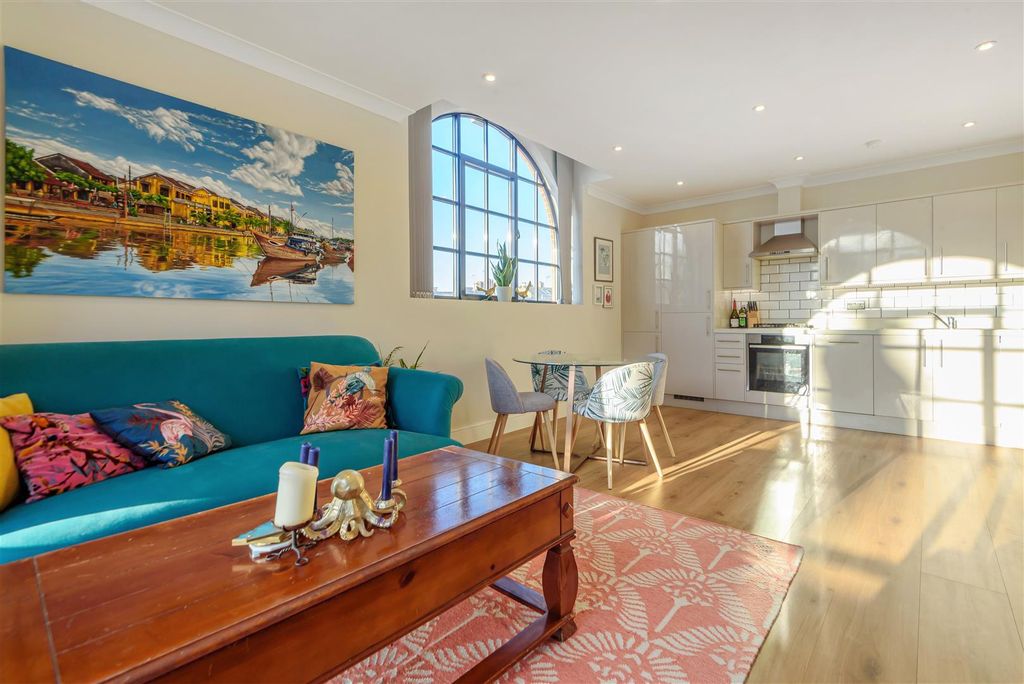 Property photo 2 of 8 Living Room/Kitchen