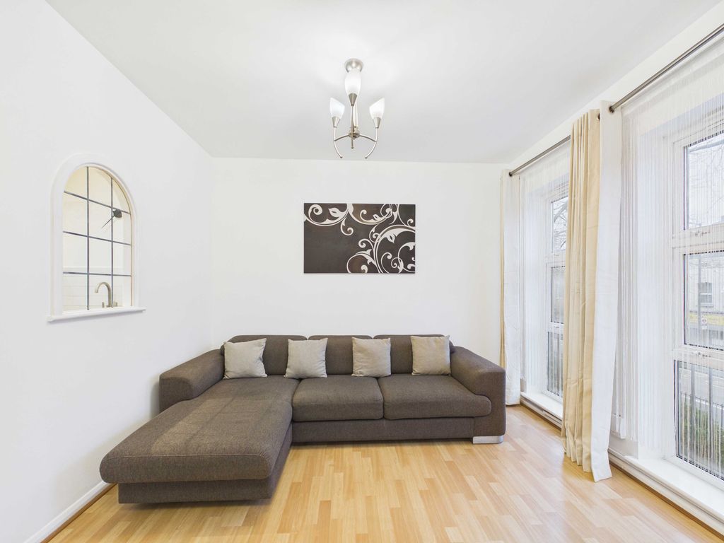 Property photo 3 of 13 Cam03741G0-Pr0148-Still010