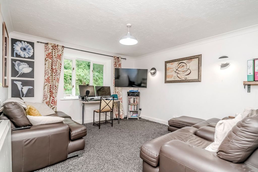 Property photo 2 of 18