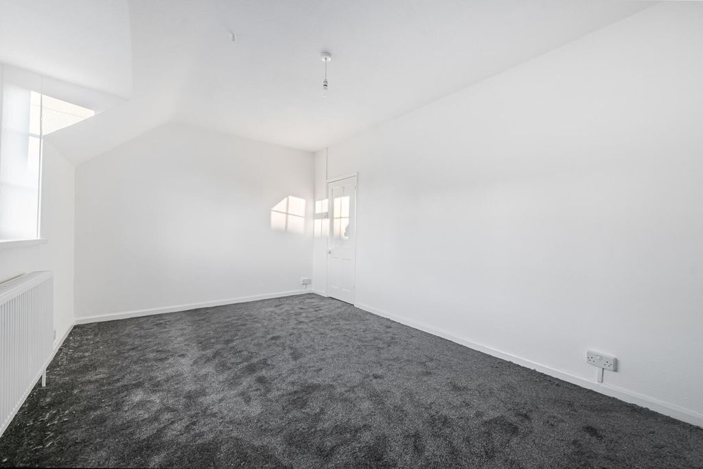 Property photo 3 of 11 Bedroom