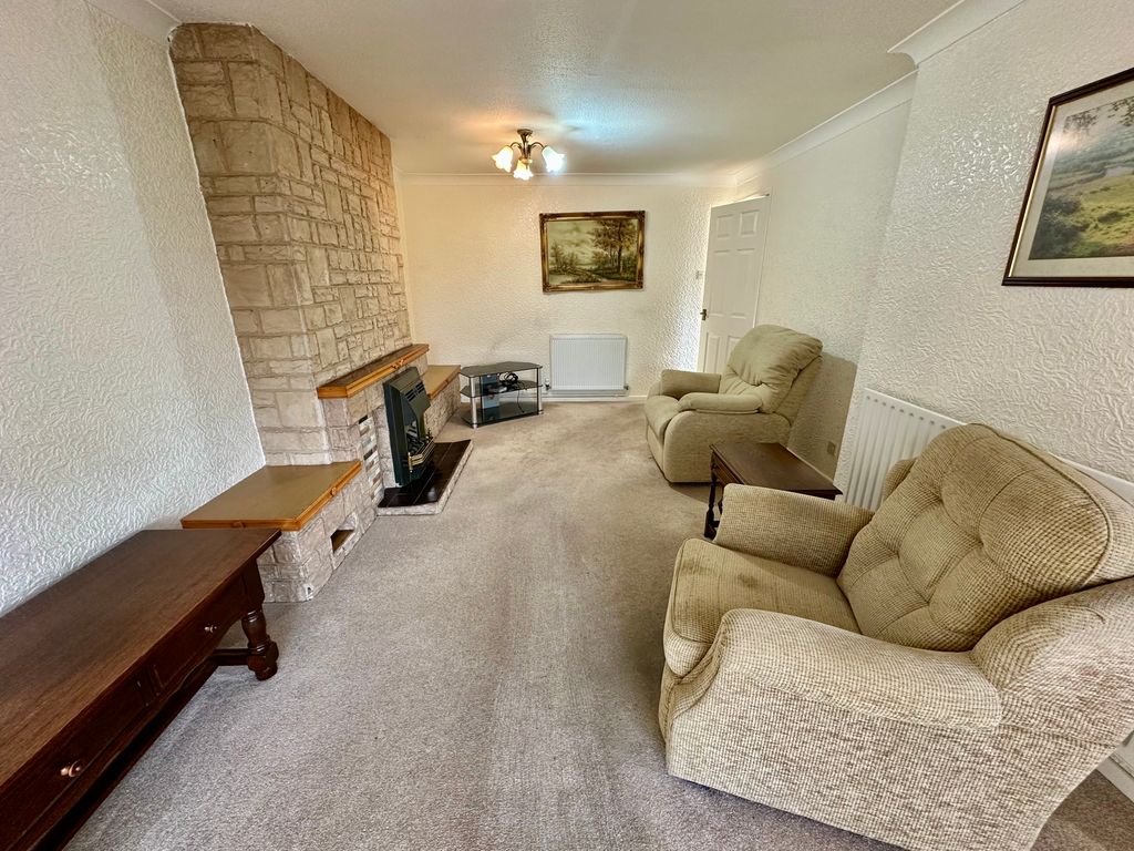 Property photo 3 of 12 Bathroom