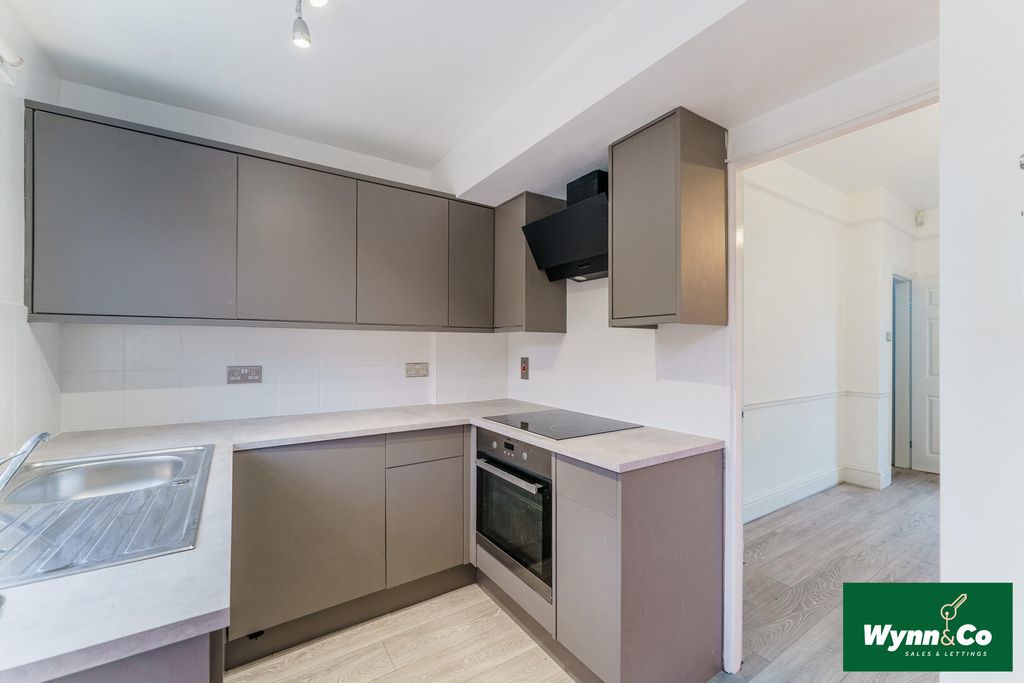 Property photo 2 of 18 Kitchen