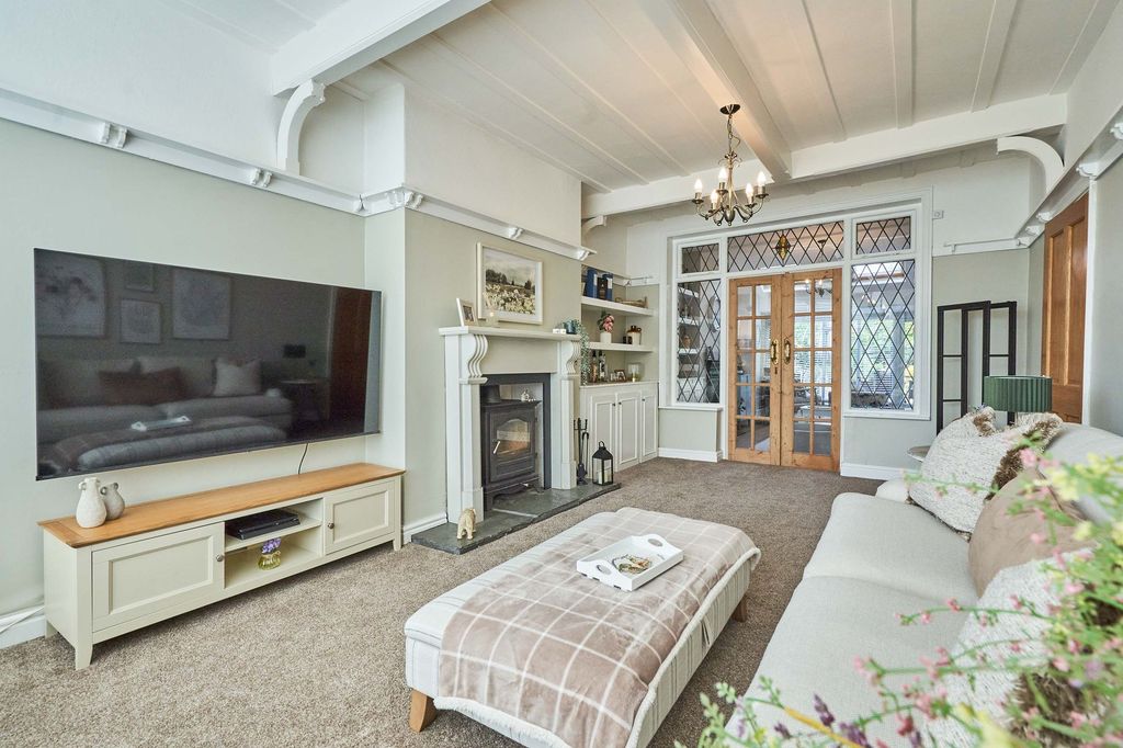 Property photo 2 of 101