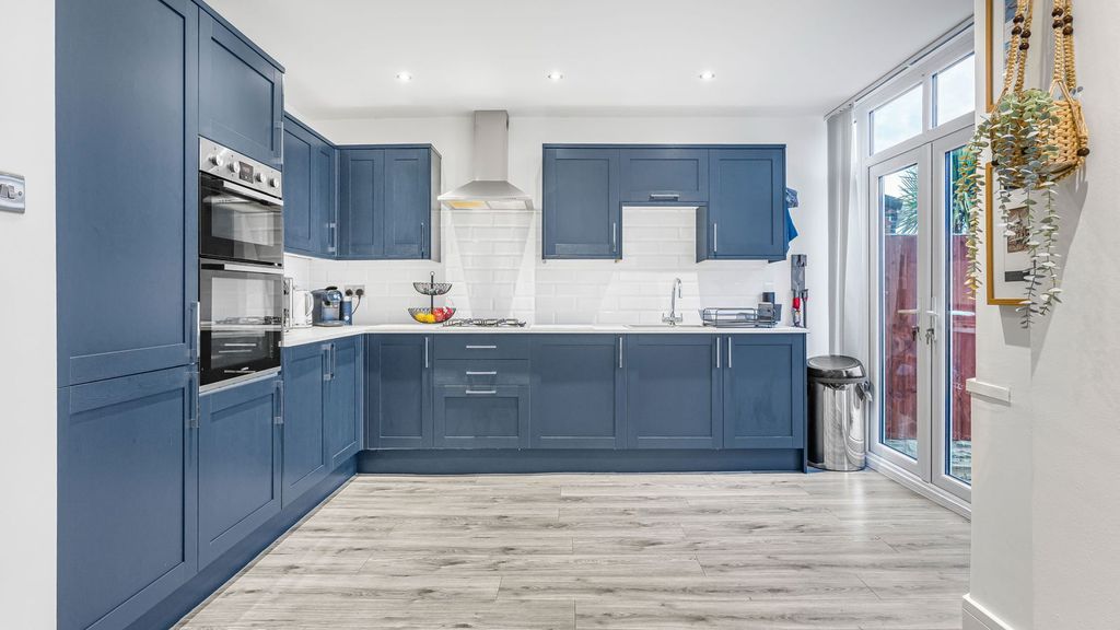 Property photo 3 of 24