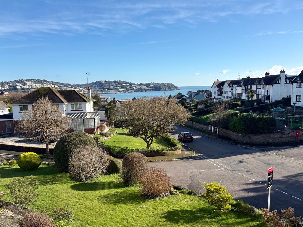 Property photo 2 of 29