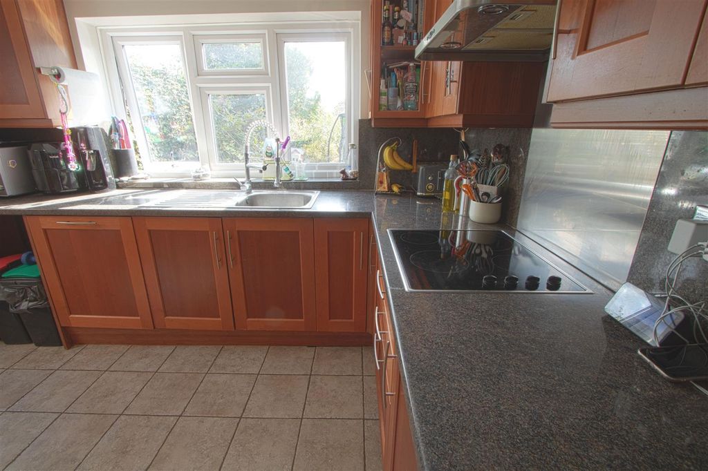 Property photo 2 of 14 Kitchen1.Jpg