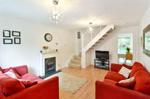 Property photo 2 of 8 Talbot Road_Lounge 1