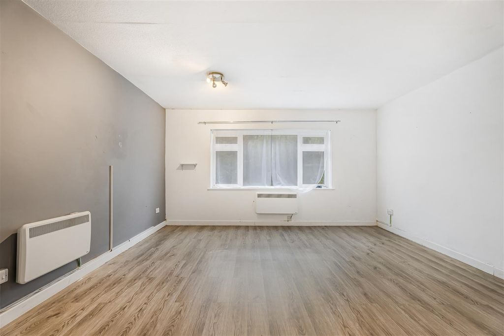 Property photo 3 of 9 17_94862.Jpg