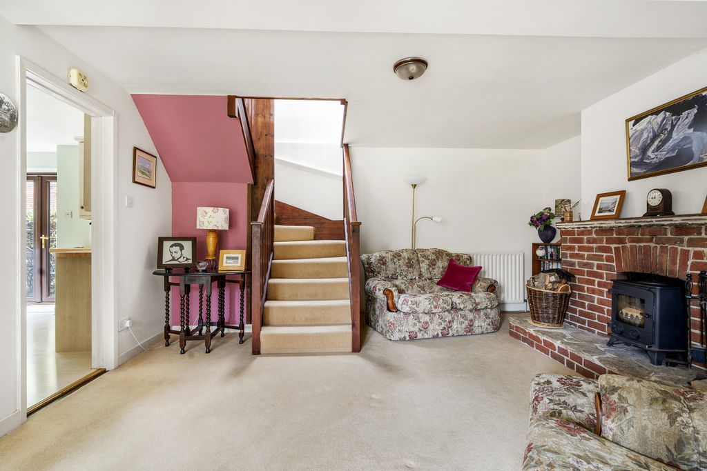 Property photo 2 of 28