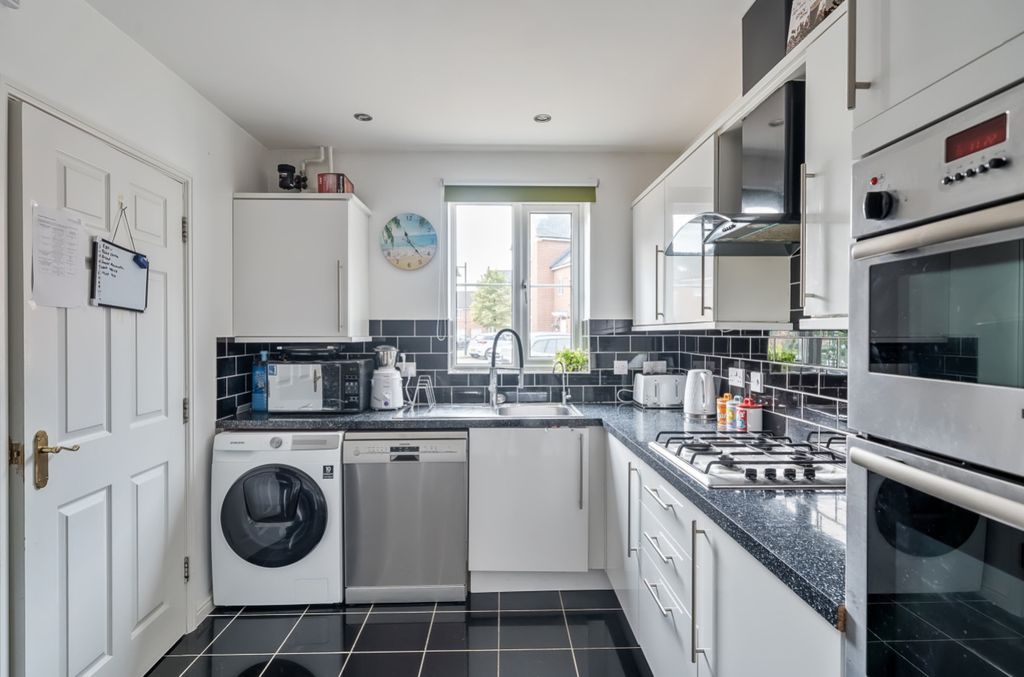 Property photo 3 of 18 1044288 (4)