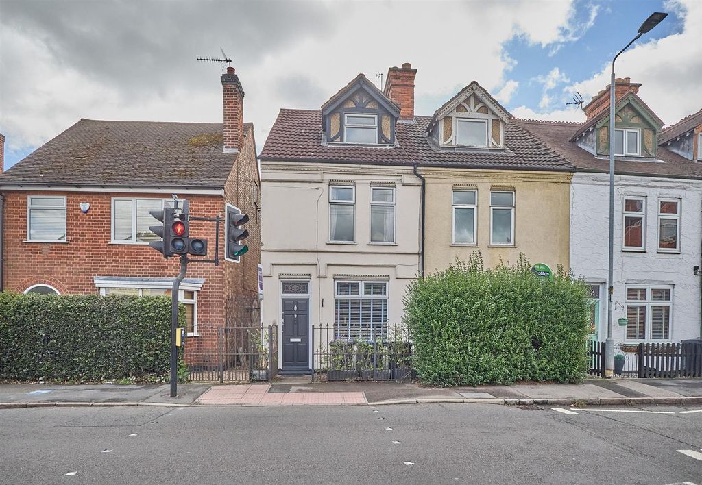 Property photo 1 of 10 Southfield Road Hk 10.Jpg