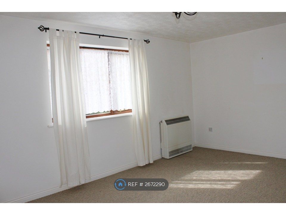 Property photo 2 of 8 Lounge