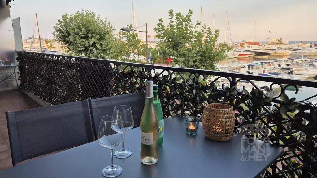 Property photo 1 of 7 Golfe-Juan: Apartment On The Harbourfront