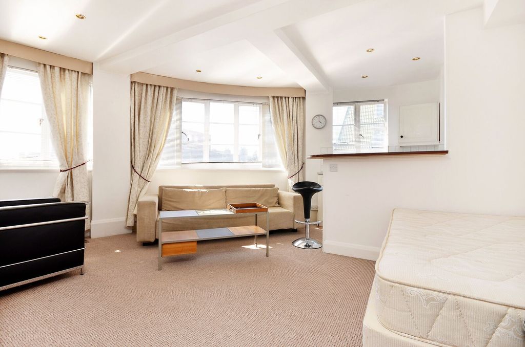 Property photo 2 of 26