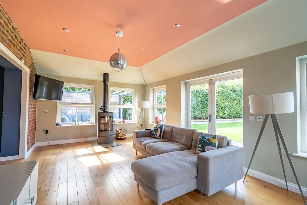 Property photo 2 of 30 Snug