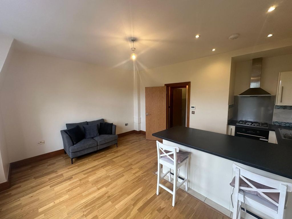 Property photo 2 of 10 Photo 3