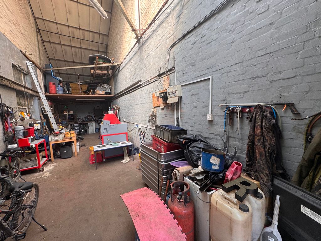 Property photo 3 of 31