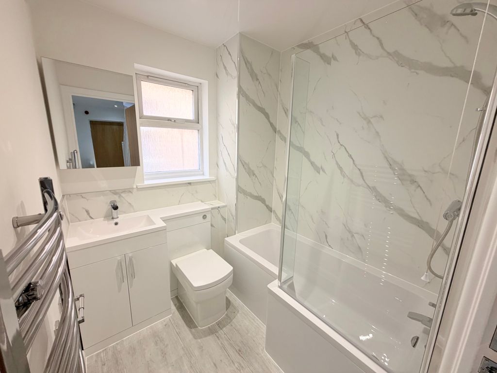 Property photo 2 of 15 Bathroom