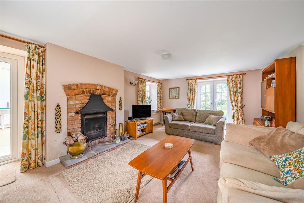 Property photo 2 of 17 Sitting Room