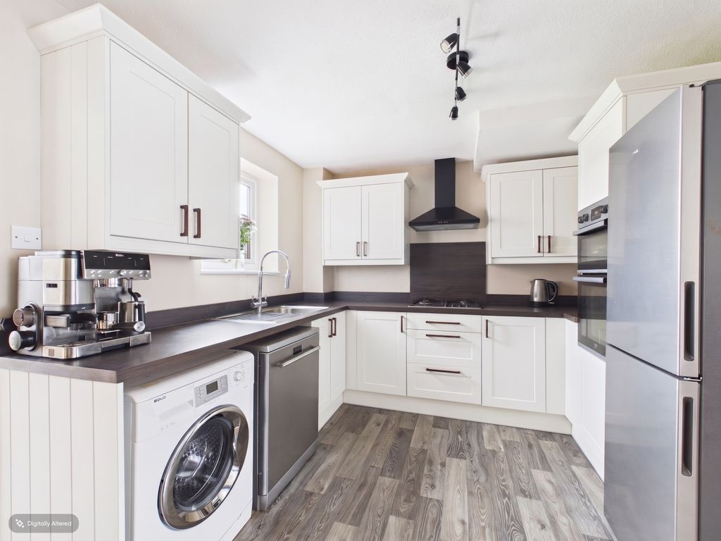 Property photo 3 of 15 Kitchen