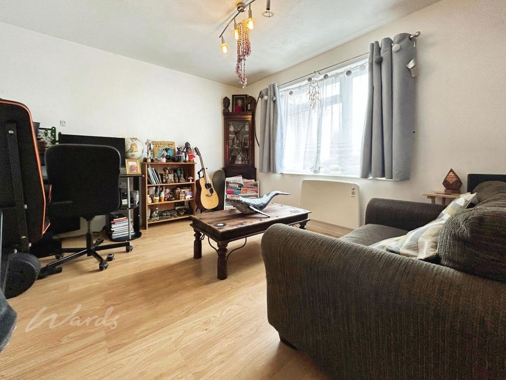 Property photo 2 of 8 Lounge