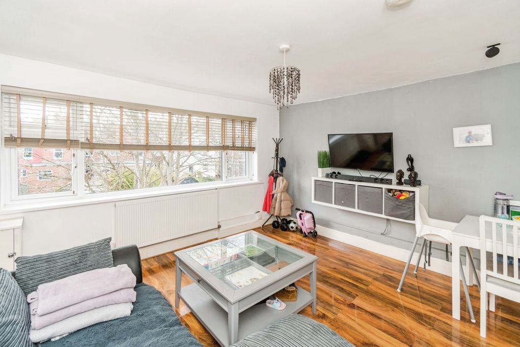 Property photo 2 of 11 Pbox-Img.Jpg