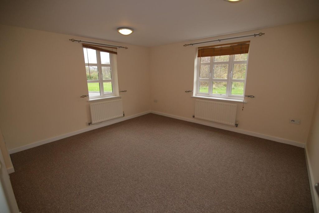 Property photo 2 of 5 165 Massingham (2).Jpg