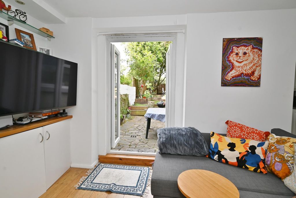 Property photo 3 of 12