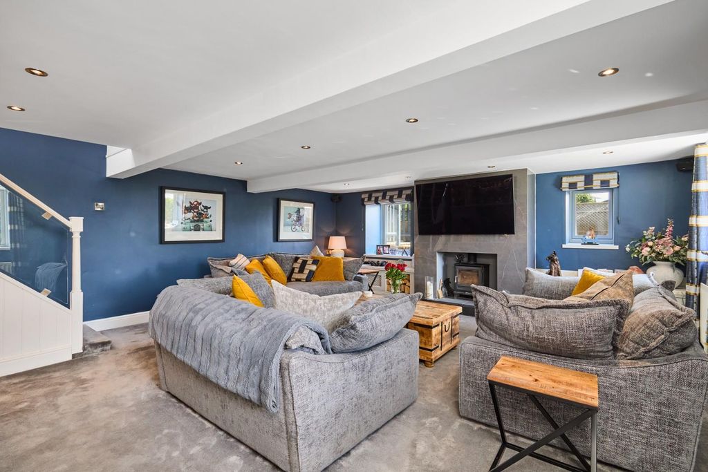 4 bed barn conversion for saleWhitecroft Barn, Otley Road, High Eldwick, Bingley BD16 photo 4