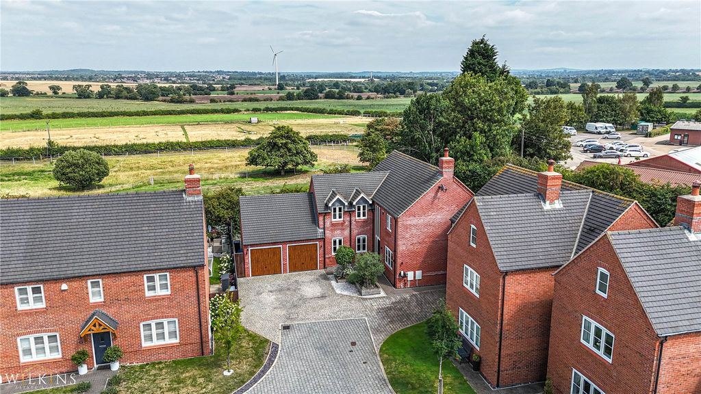 Property photo 2 of 57 Picture No. 11