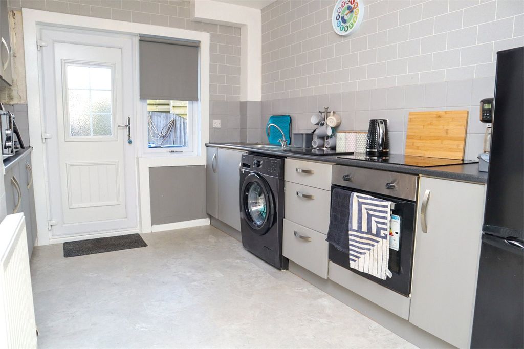 Property photo 2 of 14 Kitchen