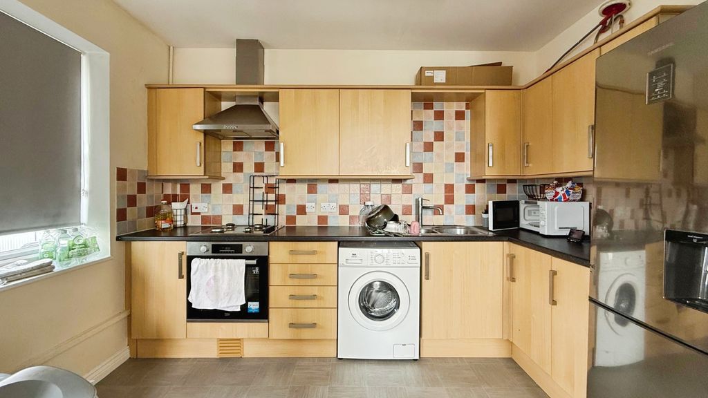 Property photo 2 of 9 Kitchen